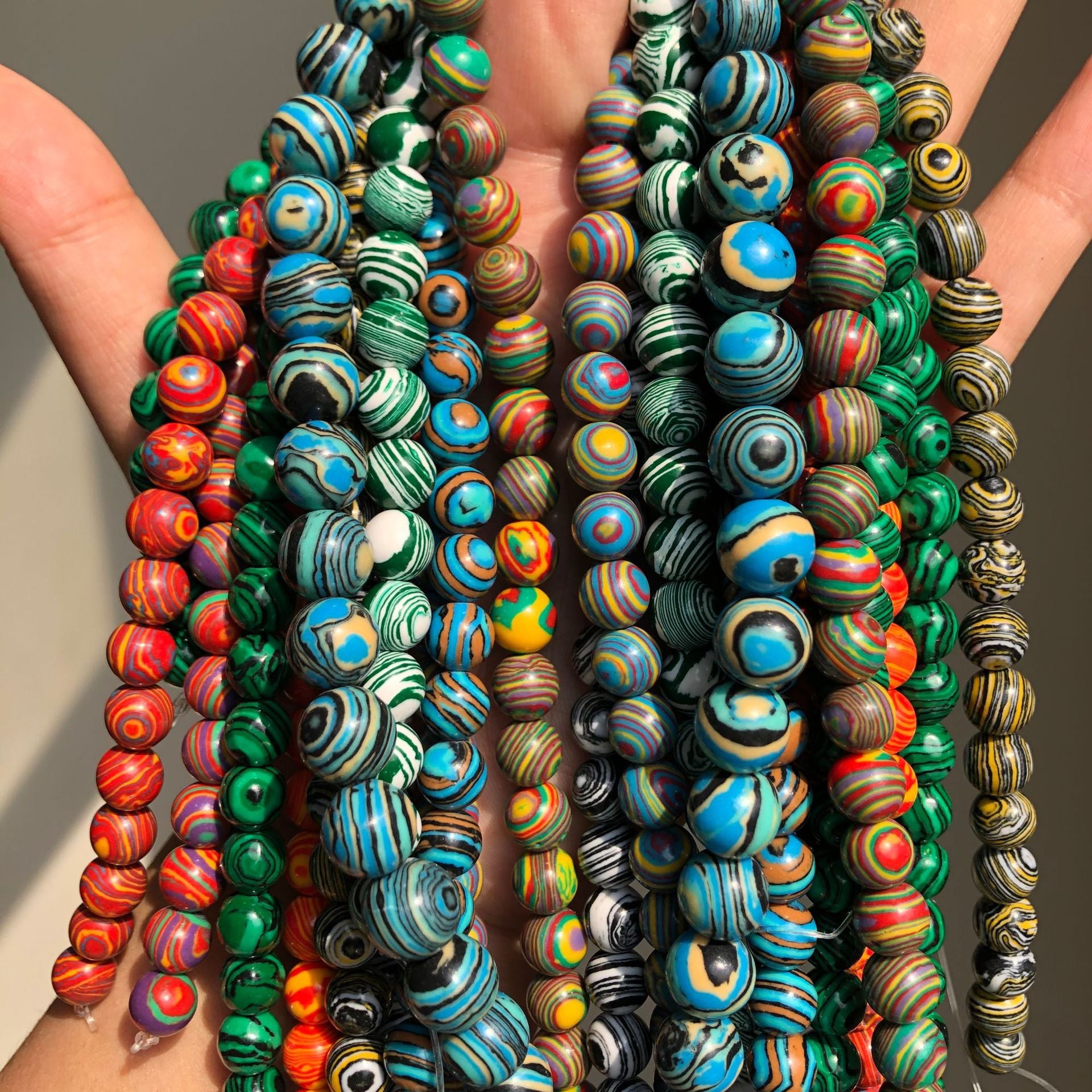 28 piezas al por mayor 28pcs Gloja de malaquita esmaltada Beads Peads Semi terminado Turquoise Beads redondos